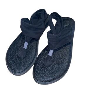 Black sanuk cotton strap sandals Sz 6